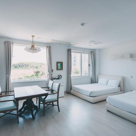 Hotel White House Jeju Bagian luar foto