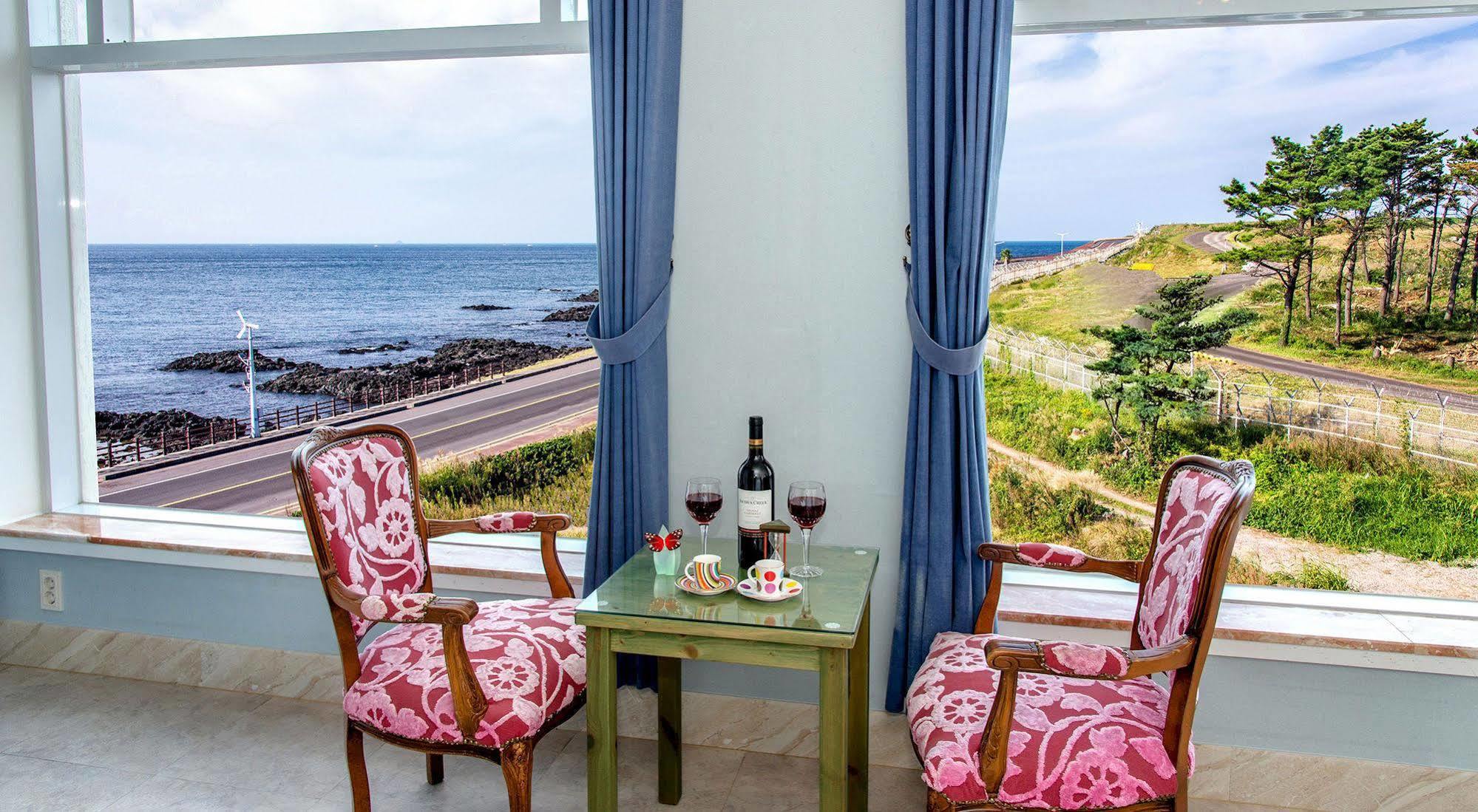 Hotel White House Jeju Bagian luar foto